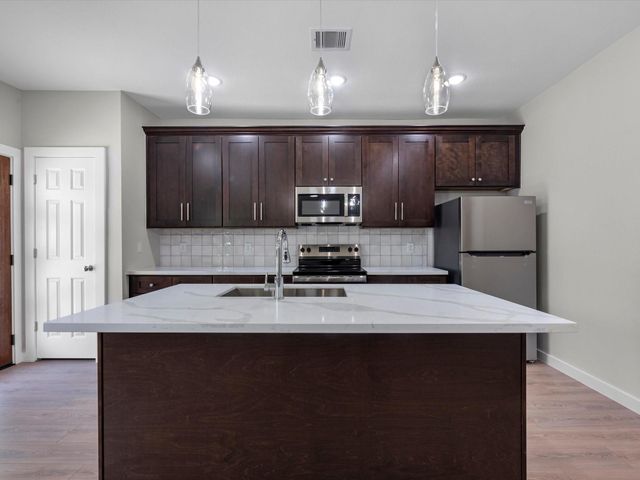 5201 Kenilwood Dr A, Houston, TX 77033