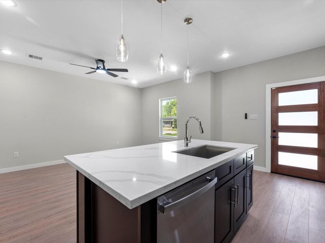 5201 Kenilwood Dr A, Houston, TX 77033