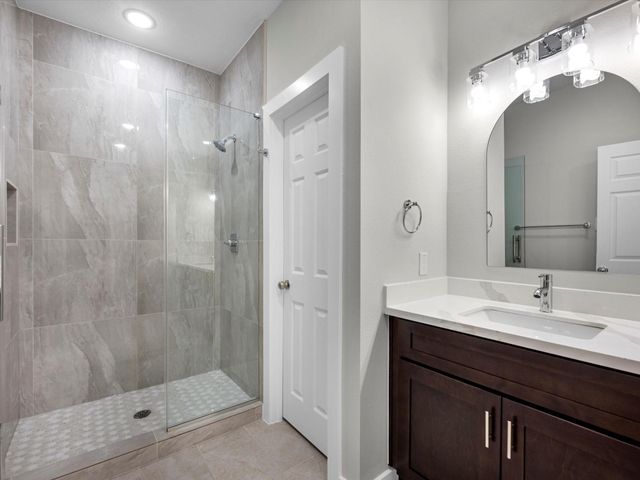5201 Kenilwood Dr A, Houston, TX 77033