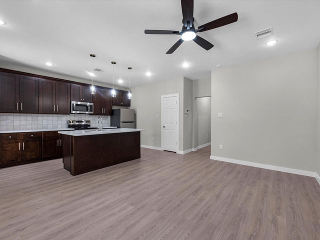 5201 Kenilwood Dr A, Houston, TX 77033