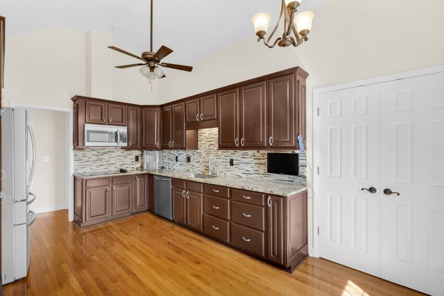 204 Hickory Trl, White House, TN 37188