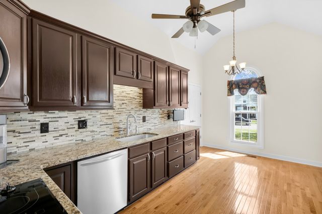 204 Hickory Trl, White House, TN 37188
