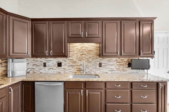 204 Hickory Trl, White House, TN 37188
