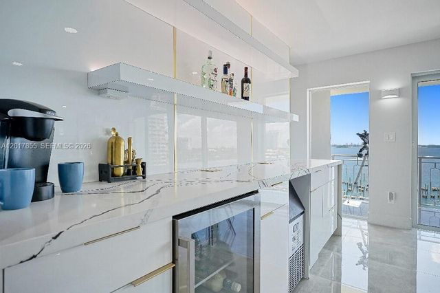 11111 Biscayne Blvd 7E, Miami, FL 33181