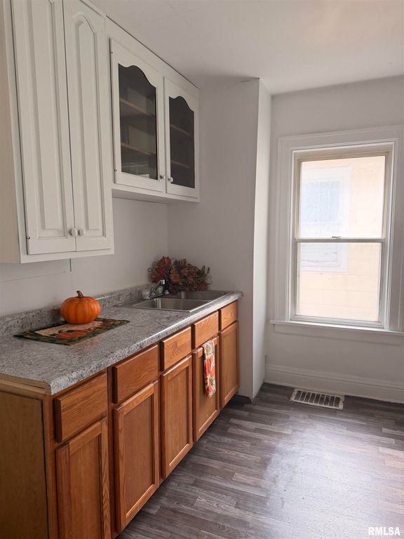 2403 W HOWETT Street, Peoria, IL 61605