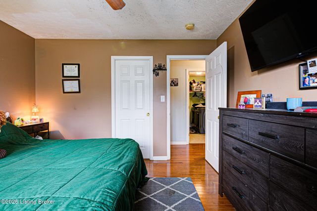198 Spencer Ln, Mt Washington, KY 40047