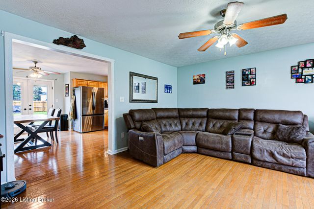 198 Spencer Ln, Mt Washington, KY 40047