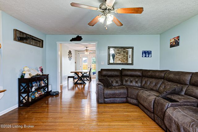 198 Spencer Ln, Mt Washington, KY 40047
