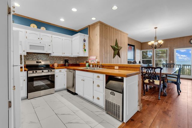 290 B Atlantic Ave., Pawleys Island, SC 29585