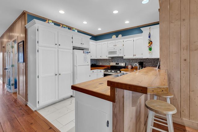 290 B Atlantic Ave., Pawleys Island, SC 29585