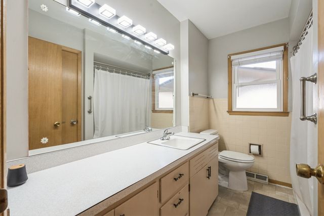 3323 25 Avenue, Rock Island, IL 61201