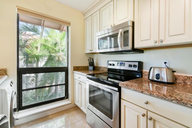 326 Brackenwood Circle, Palm Beach Gardens, FL 33418