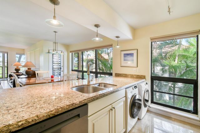 326 Brackenwood Circle, Palm Beach Gardens, FL 33418