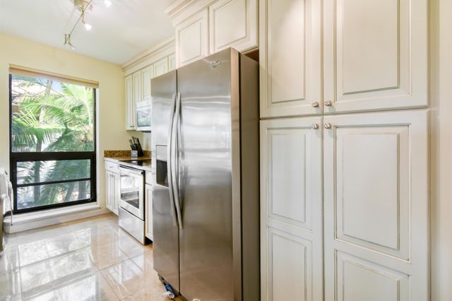 326 Brackenwood Circle, Palm Beach Gardens, FL 33418