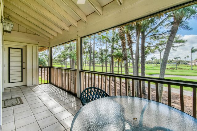 326 Brackenwood Circle, Palm Beach Gardens, FL 33418