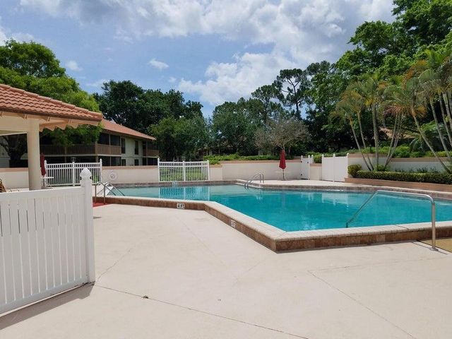 326 Brackenwood Circle, Palm Beach Gardens, FL 33418