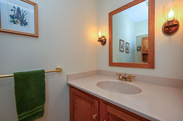 63 Peninsula Drive, Stratham, NH 03885