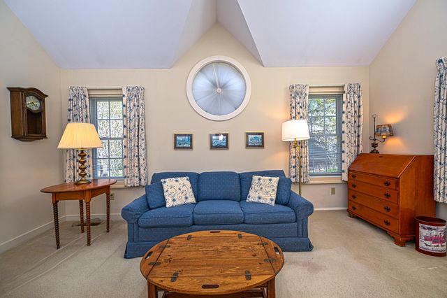 63 Peninsula Drive, Stratham, NH 03885