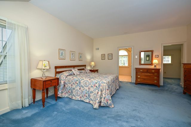 63 Peninsula Drive, Stratham, NH 03885