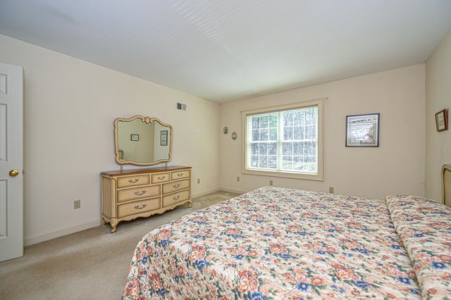 63 Peninsula Drive, Stratham, NH 03885