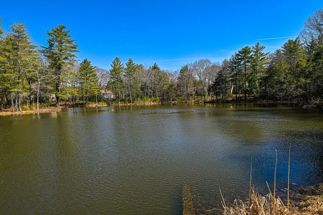 63 Peninsula Drive, Stratham, NH 03885