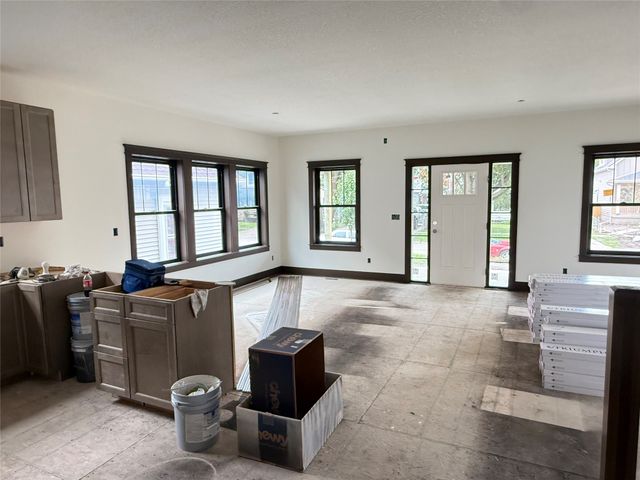 235 E Livingston Avenue, Des Moines, IA 50315