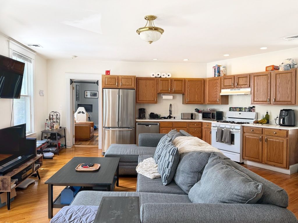 176 Dorchester 2, Boston, MA 02127