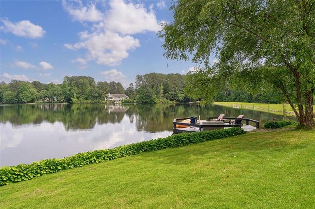 625 W LAKE Drive, Oxford, GA 30054