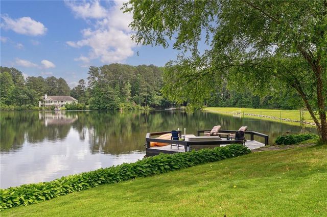 625 W LAKE Drive, Oxford, GA 30054