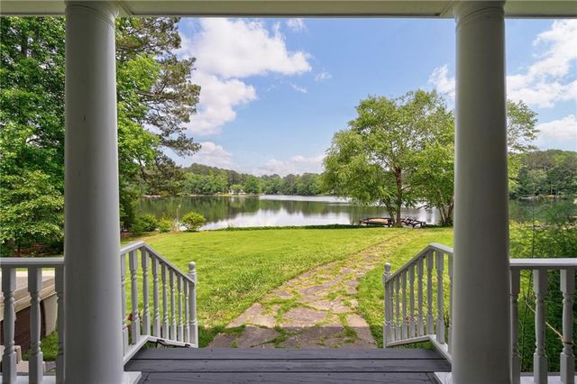 625 W LAKE Drive, Oxford, GA 30054