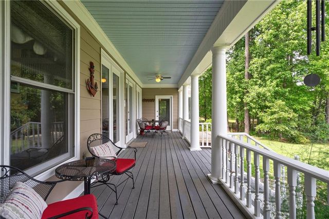 625 W LAKE Drive, Oxford, GA 30054