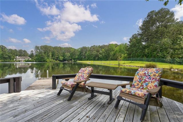 625 W LAKE Drive, Oxford, GA 30054