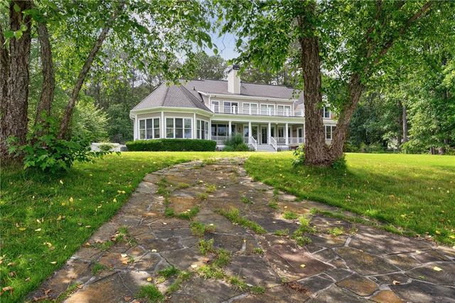 625 W LAKE Drive, Oxford, GA 30054