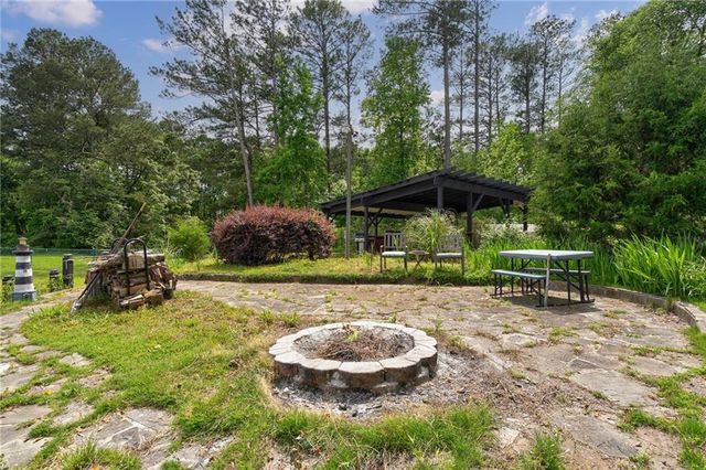 625 W LAKE Drive, Oxford, GA 30054