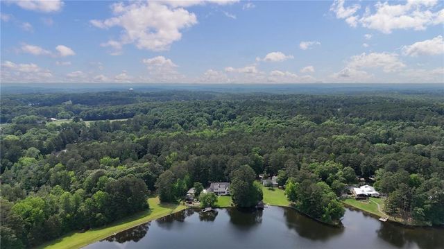 625 W LAKE Drive, Oxford, GA 30054