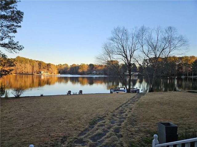 625 W LAKE Drive, Oxford, GA 30054