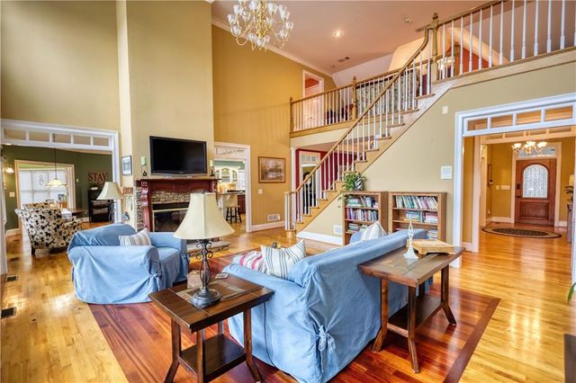 625 W LAKE Drive, Oxford, GA 30054