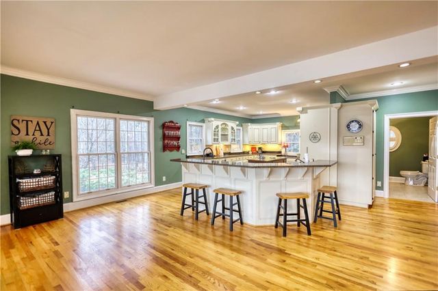 625 W LAKE Drive, Oxford, GA 30054