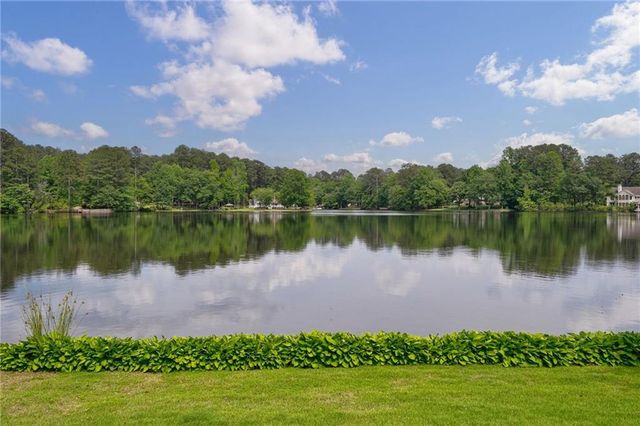 625 W LAKE Drive, Oxford, GA 30054