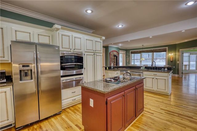 625 W LAKE Drive, Oxford, GA 30054