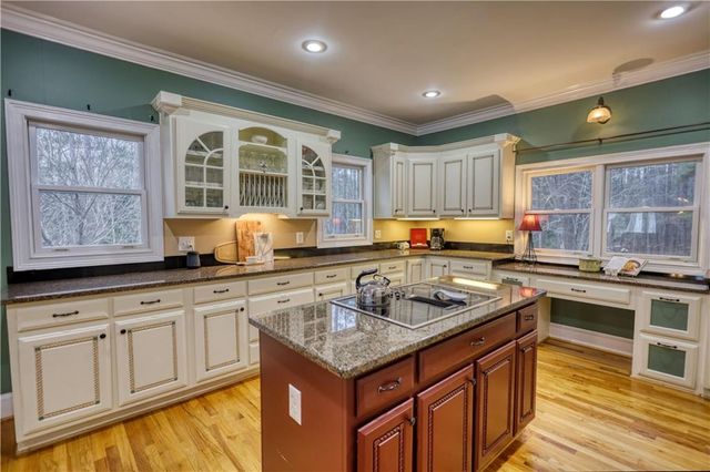 625 W LAKE Drive, Oxford, GA 30054