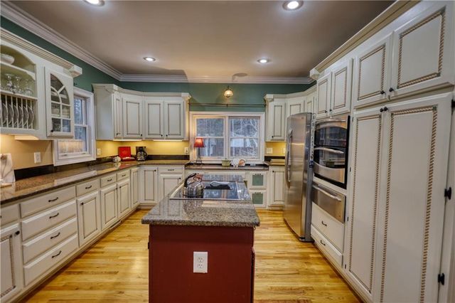 625 W LAKE Drive, Oxford, GA 30054