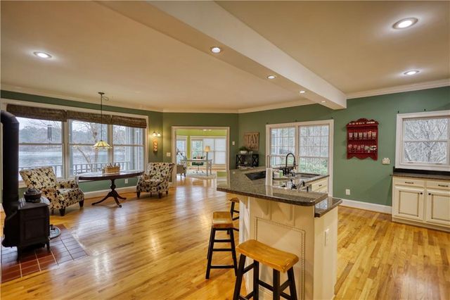 625 W LAKE Drive, Oxford, GA 30054