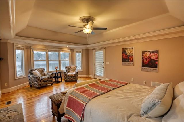 625 W LAKE Drive, Oxford, GA 30054