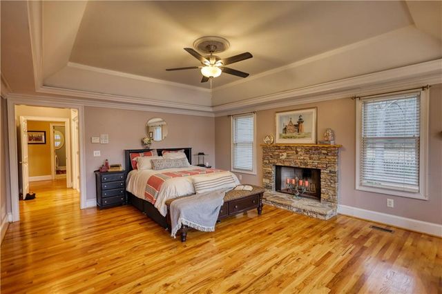 625 W LAKE Drive, Oxford, GA 30054