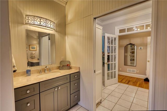 625 W LAKE Drive, Oxford, GA 30054