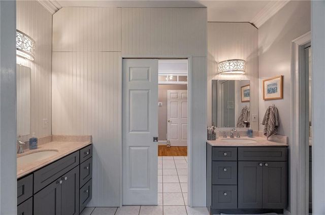 625 W LAKE Drive, Oxford, GA 30054