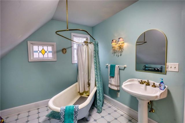 625 W LAKE Drive, Oxford, GA 30054