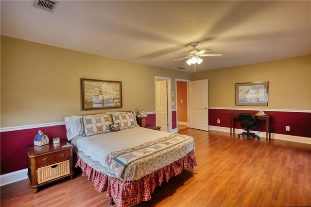 625 W LAKE Drive, Oxford, GA 30054