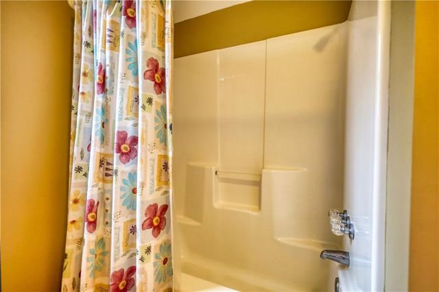 625 W LAKE Drive, Oxford, GA 30054